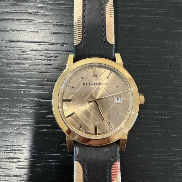 BURBERRY THE CITY GOLD TONE LEATHER STRAP GOLD DIAL WATCH BU9032 🤩 - Picture 3 of 7